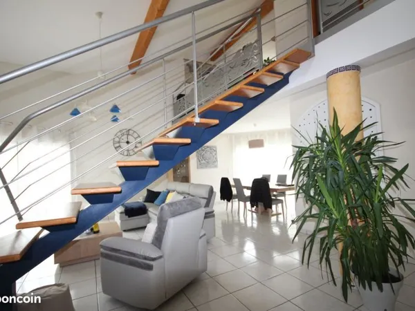 BRESSOLS : Maison contemporaine de 5 pièces avec piscine et jardin