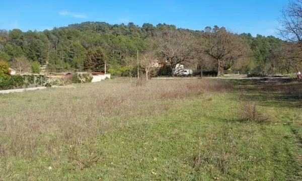 Terrain 800 m²
