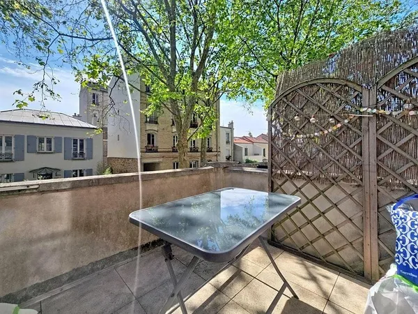 GRAND DEUX PIECES AVEC TERRASSE