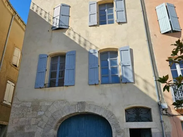 Bâtiment 300 m²