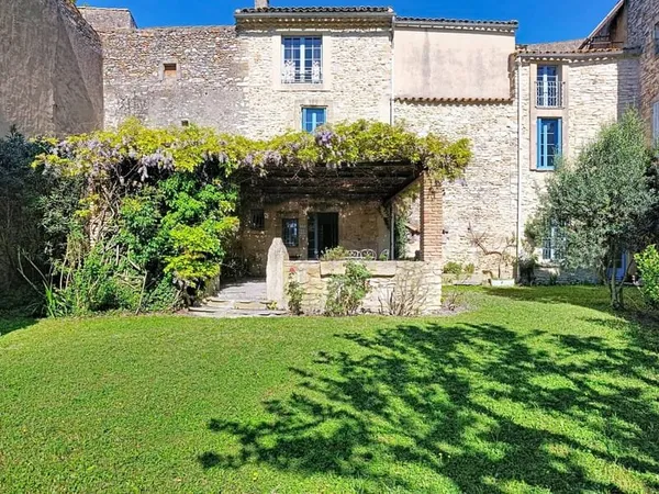 Maison 14 pièces 300 m²