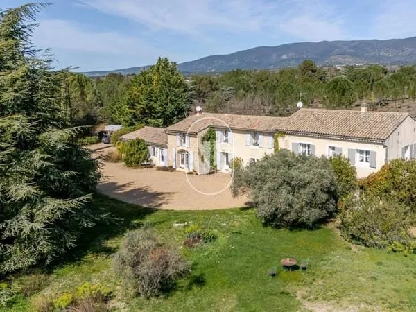Maison 13 pièces 331 m²