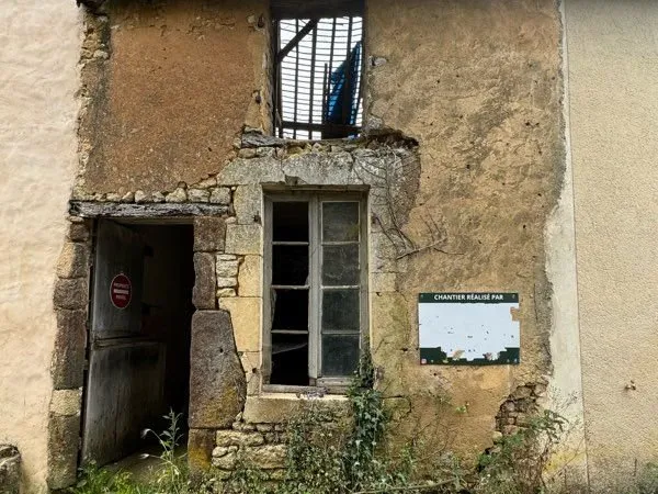 Maison à rénover - 60 m² - Terrain avec puits - 10 000