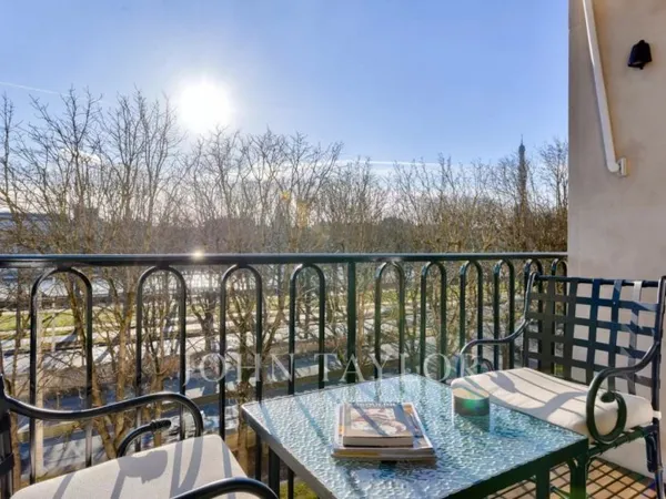 Triangle d'Or - Luxueux Pied-à-Terre face à la Seine