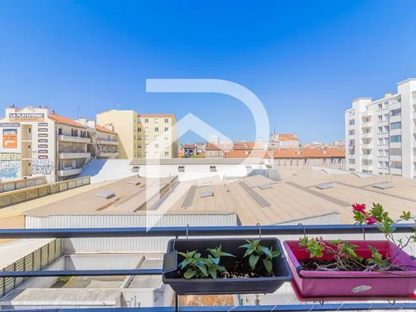 Beau T2 immeuble 2010 avec terrasse