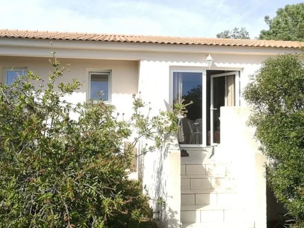 Maison avec terrasse , Vue mer - Parking privatif - Proche des p