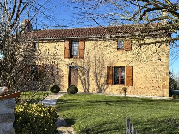 Opportunité d'investissement: Maison rénovée et ferme en activité louée sur plus de 130 ha