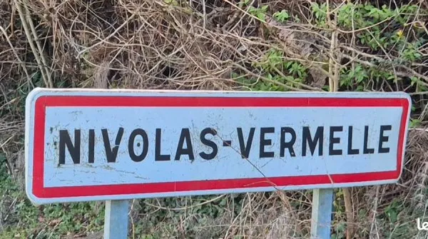 Stationnement Location Nivolas-Vermelle   100€