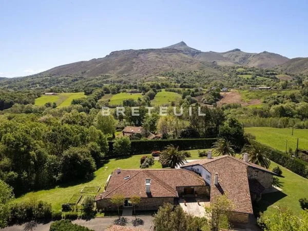 Maison 10 pièces 350 m²