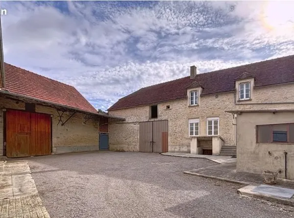 Maison 138m² avec jardin de 2206m², granges et dépendances