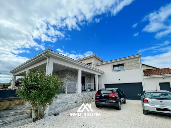 Villa récente 6 pièces 180 m2 sur parcelle 685 m2 Gerzat