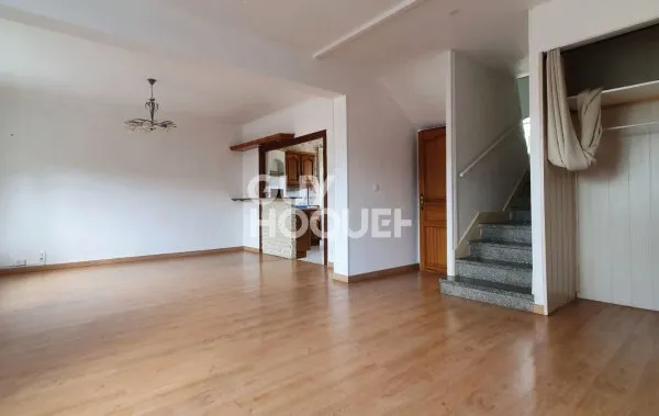 À vendre, maison d'environ 120 m², 5 pièces à CHARLEVILLE MEZ...