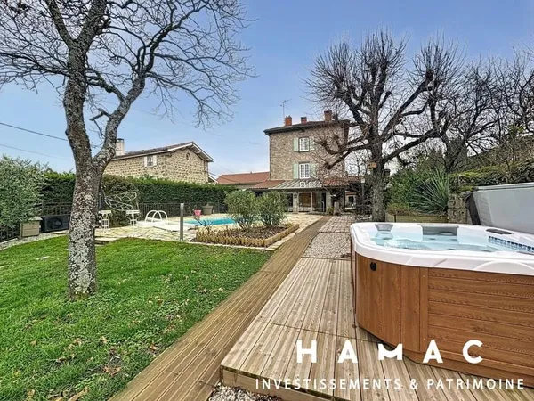 Maison de 280m2 sur une parcelle 1400m2 de terrain