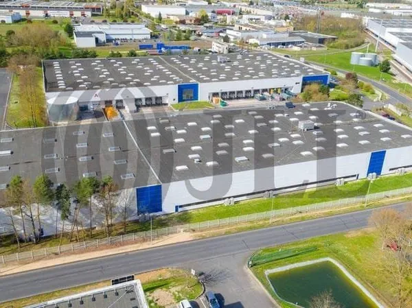 Entrepôt 7464 m²