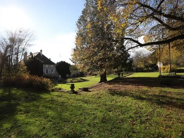 Château de chasse chargé de caractère avec parc enchanté de 2,7 ha