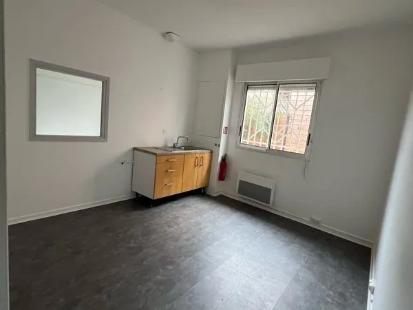 Sous location salle 13m2 et communs