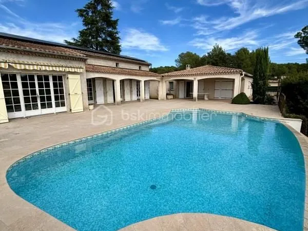 Villa 10 pièces 229 m²