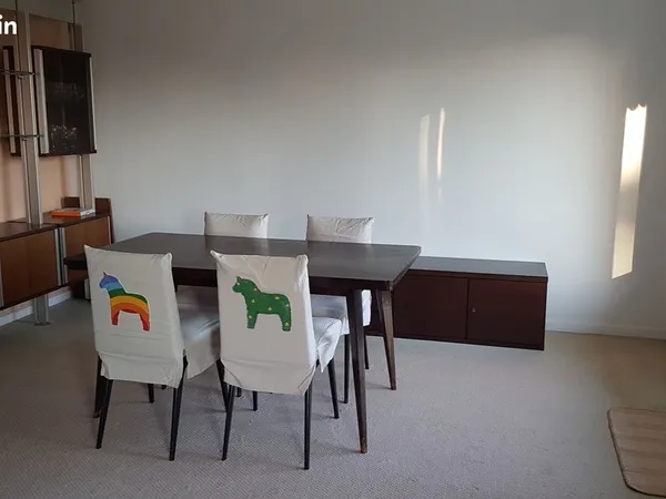 Loue vaste appartement lumineux avec balcon orienté Sud, entièrement meublé équipé au sein d'une cop