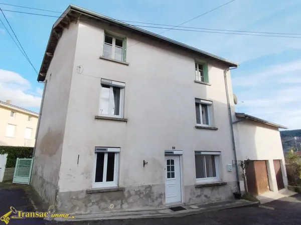 À Thiers, maison de 113m2 avec 4 chambres + bureau, 3 garage