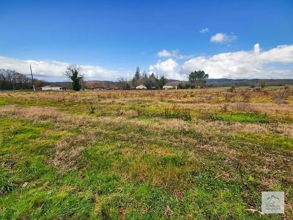 Terrain 3561 m²