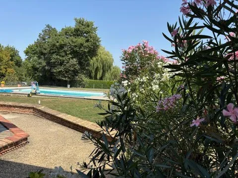 À vendre proche MÂCON maison de 263 M2 P8 - chb d'hôtes pos