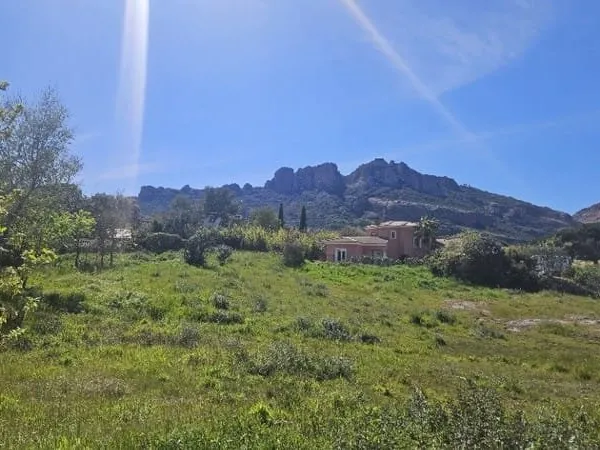 Terrain 662 m²