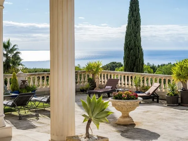 PROPRIETE D'EXCEPTION AVEC VUE MER