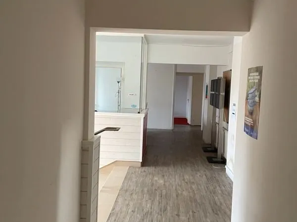 Appartement à rénover ou local tertiaire