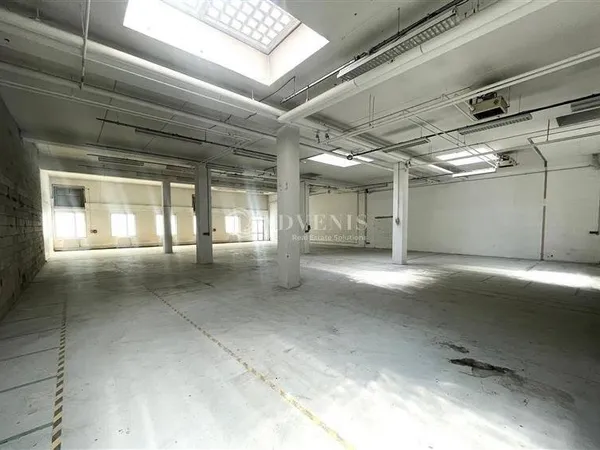 Local d'activité 1002 m²