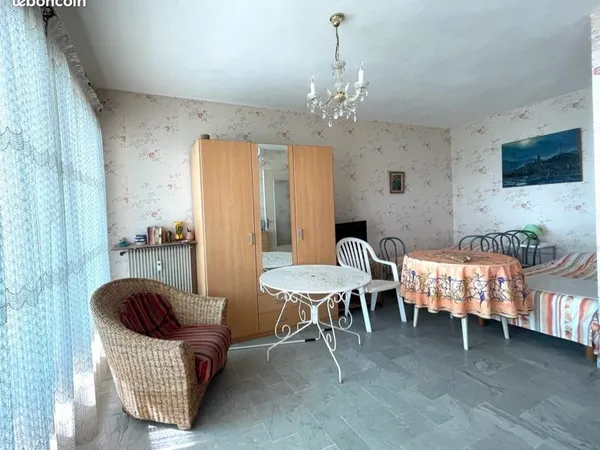 Grand studio front de mer
