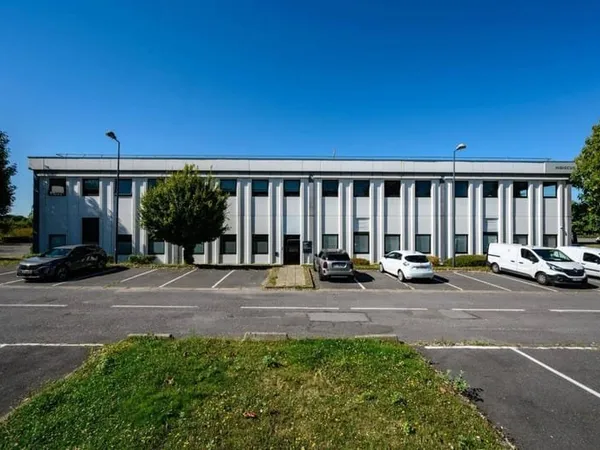 Local d'activité 654 m²