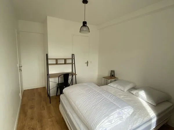 Chambre meublée SDB privative dans coloc