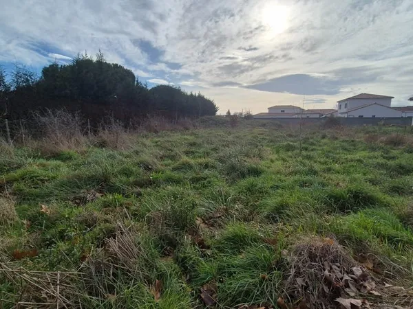 LEGUEVIN TERRAIN PLAT VIABILISE DE 1274 M2