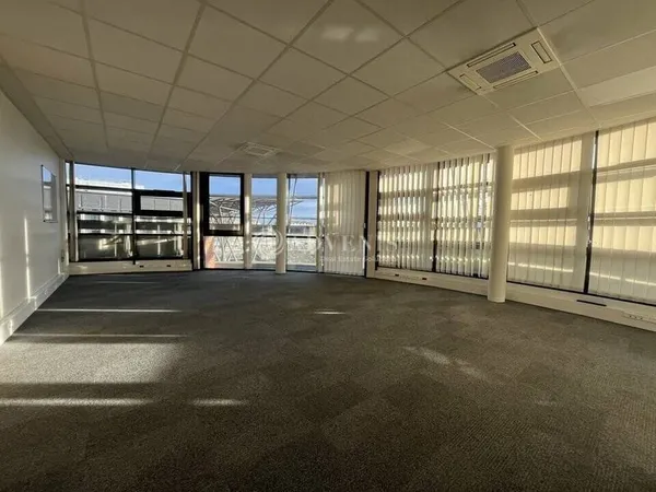 Bureau 310 m²
