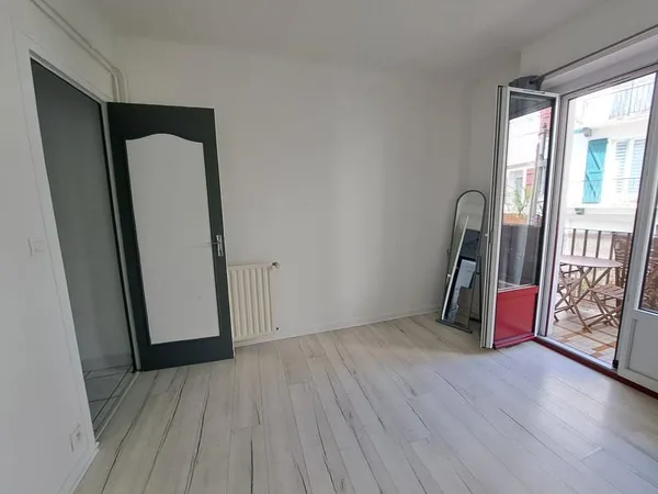 Hendaye ville/gare, T4 d'env. 83 M2, balcon véranda et cave