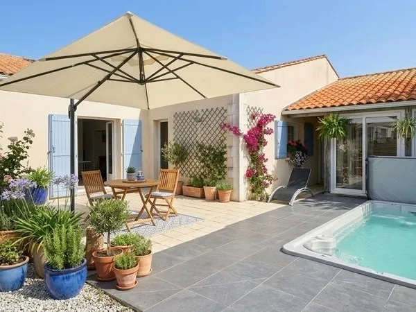 Maisons à vendre À Tonnay-Charente - Ensemble immobilier avec gîte indépendant sur parc arboré de 4