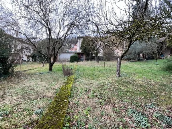 Terrain 605 m²