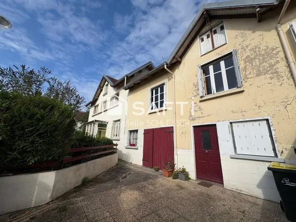 Grande maison à rénover avec beaucoup de potentiel