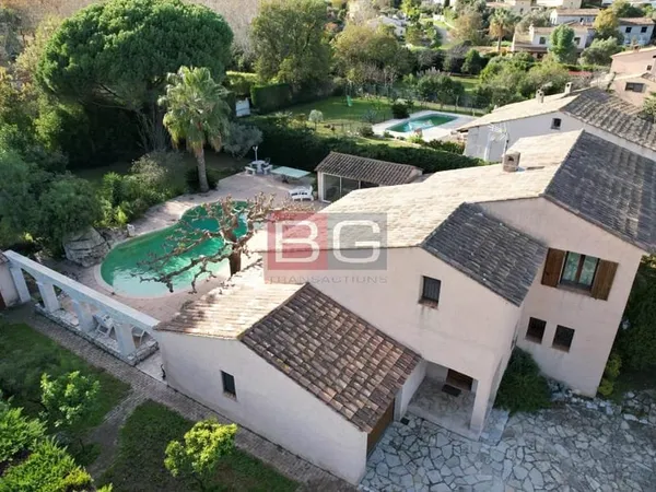 Antibes Villa + studio avec piscine