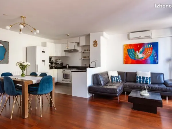 Duplex 4 pièces avec terrasse et balcon à 50 métres du métro ligne 11