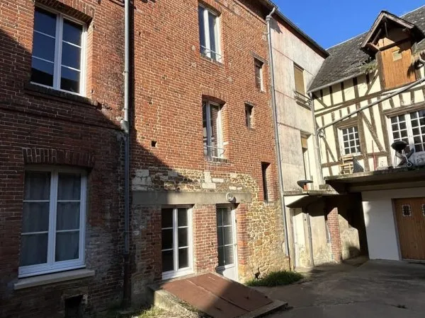 ?? À VENDRE Immeuble avec local commercial et appartement