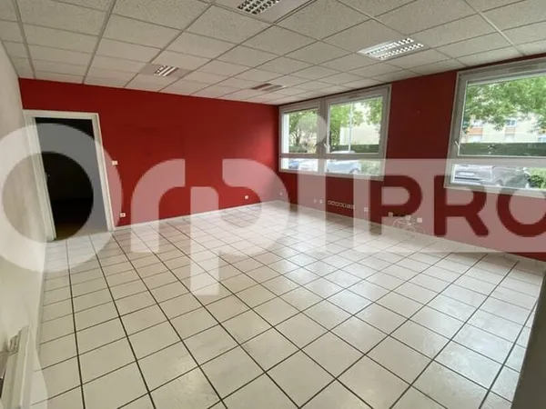 Local commercial 247 m²