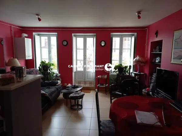 APPARTEMENT DE TYPE 3 RENOVE EN CENTRE VILLE