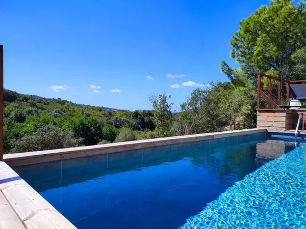 Villa 8 pièces 250 m²