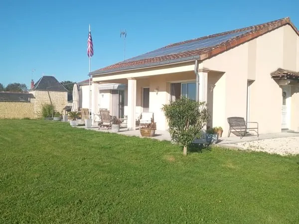 Maison avec grand garage a fort potentiel