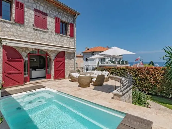 Villa 8 pièces 263 m²