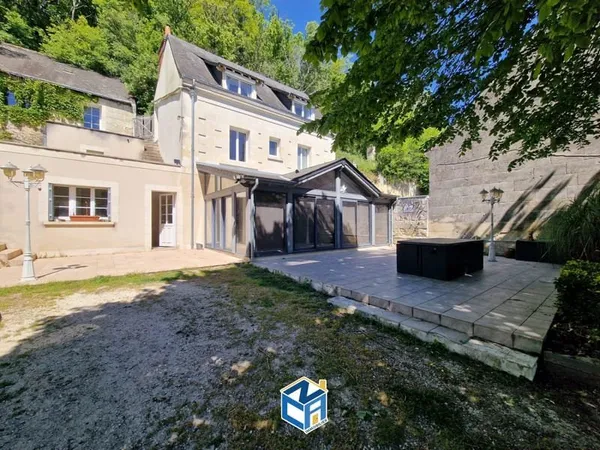 Maison du XIXème avec caves et dépendances
