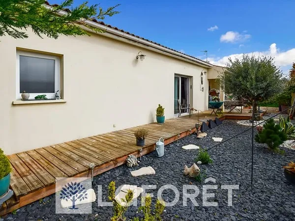 Maison récente 4 pièces à vendre à Tesson - 293 700 €