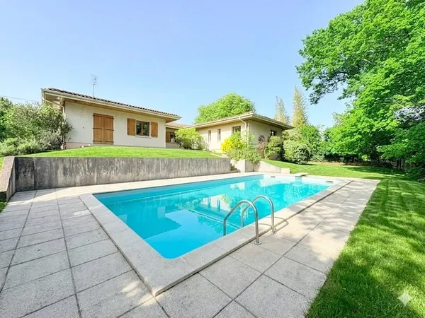 LE BOUSCAT MAISON FAMILIALE DE PLAIN-PIED AVEC GRAND JARDI