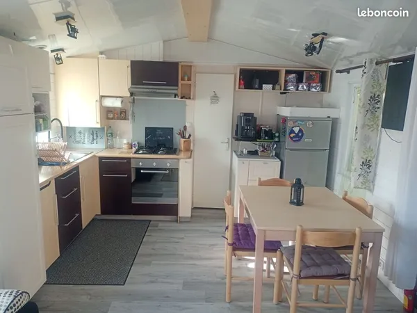 Mobil-home 6 couchages (2 douches, 2 wc)
